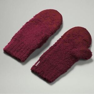 Lululemon Women's Ombre Knit Textured Mittens Red Merlot / Red Merlot M/L NWT!